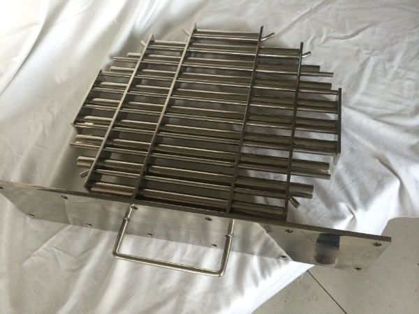Round hopper grate magnet with handle